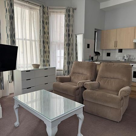 Devonshire House Holiday Flats Eastbourne Exteriör bild