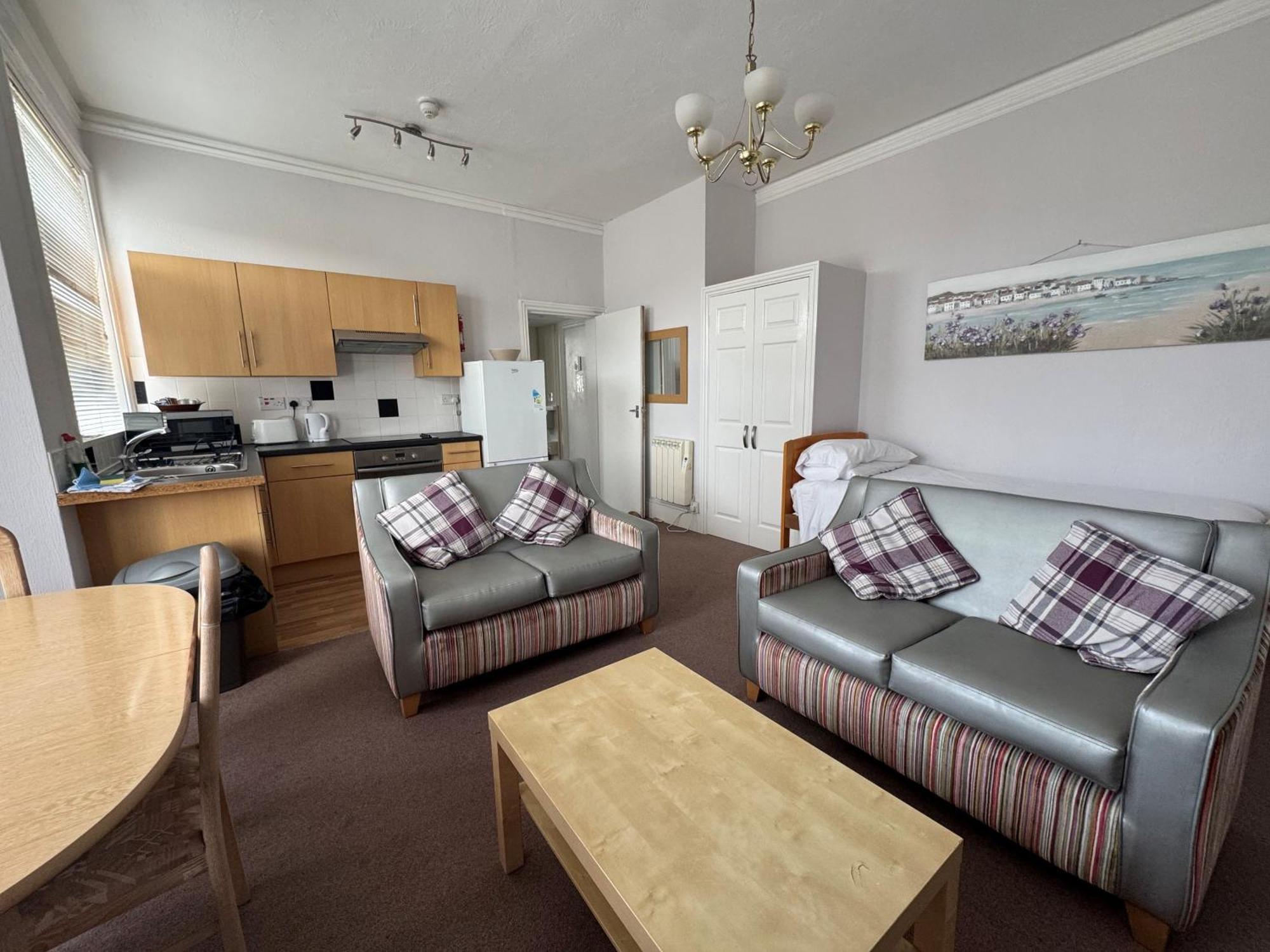 Devonshire House Holiday Flats Eastbourne Exteriör bild
